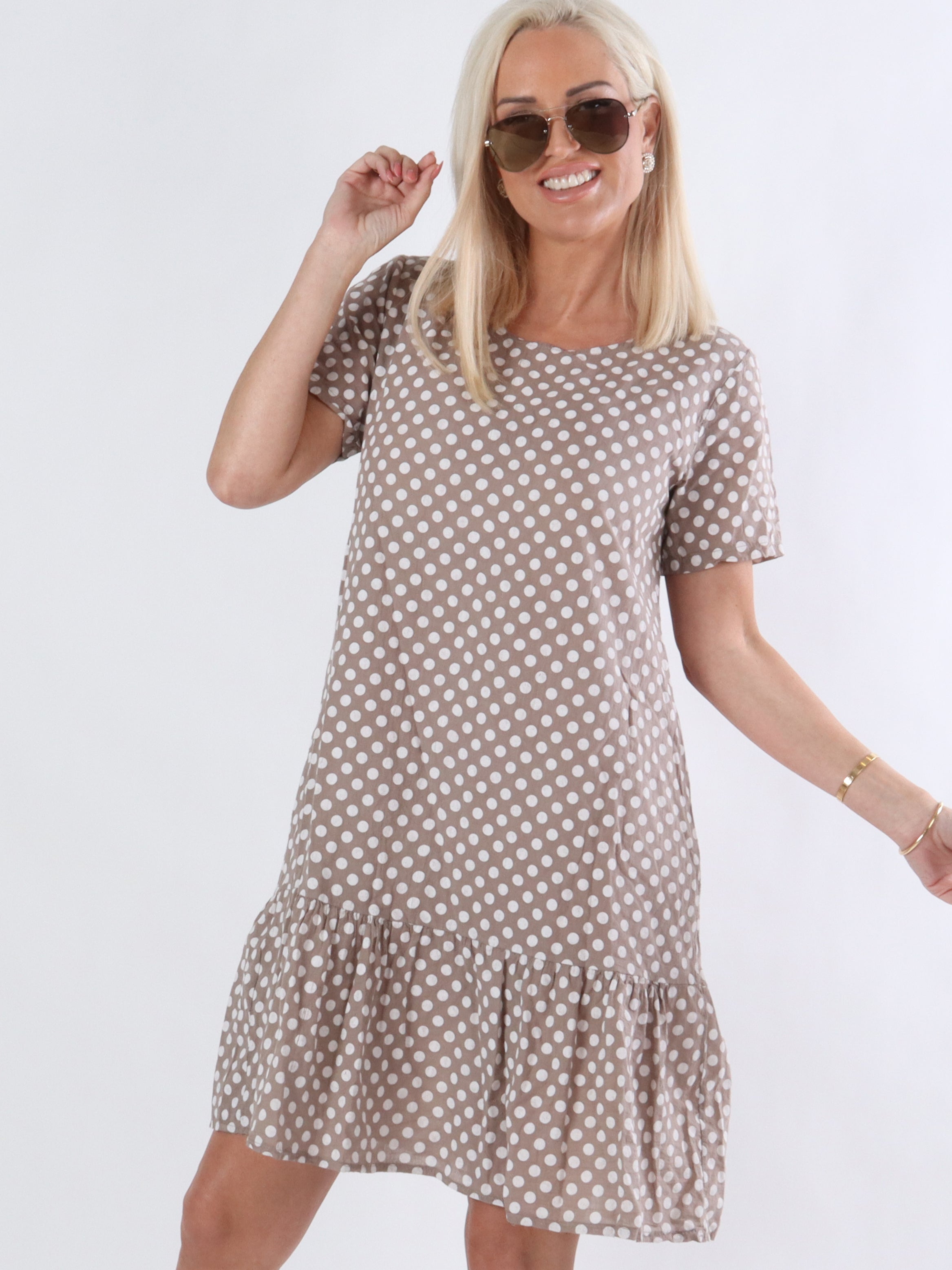 Josy - Klänning med vita prickar och lös passform